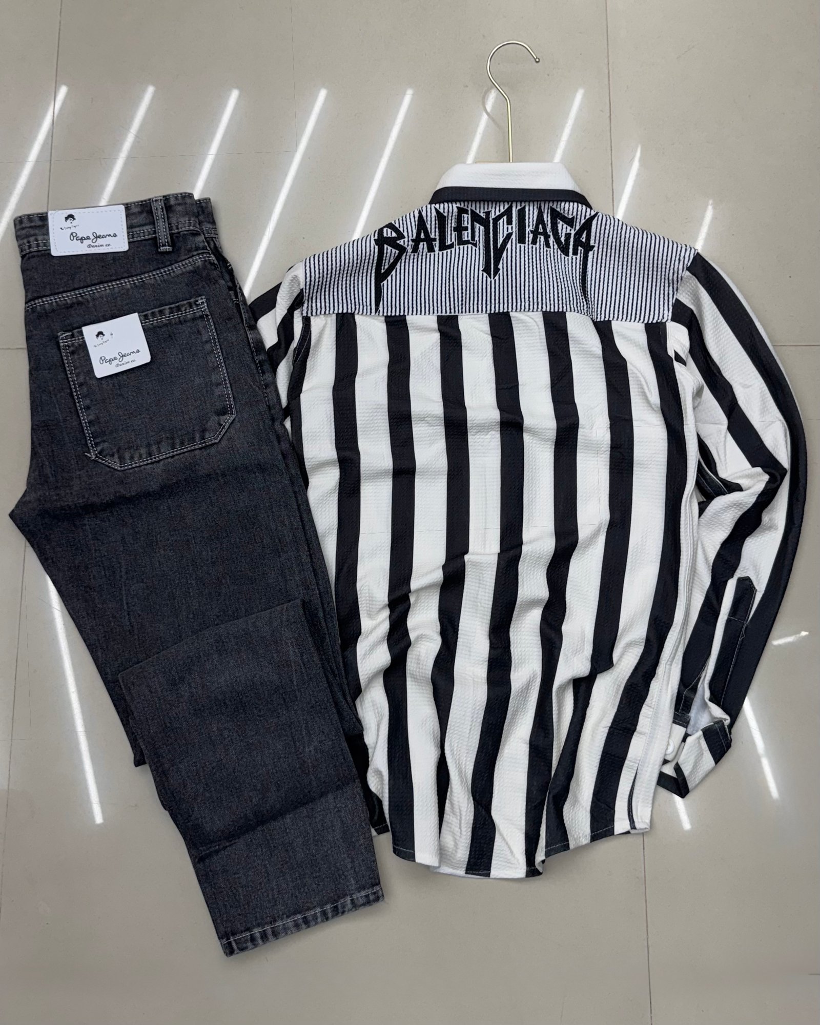 Mom Fit & Back Print Shirt