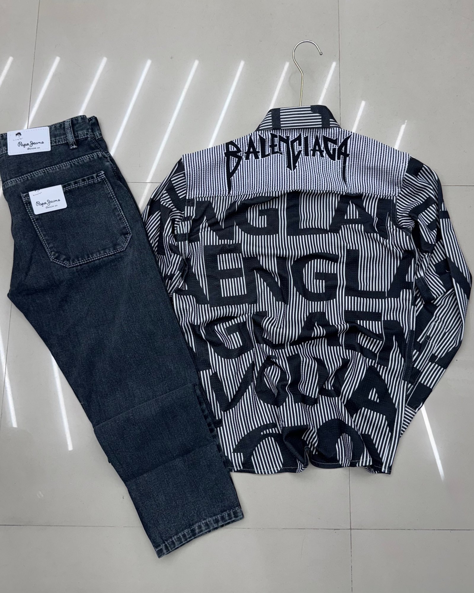 Mom Fit & Back Print Shirt