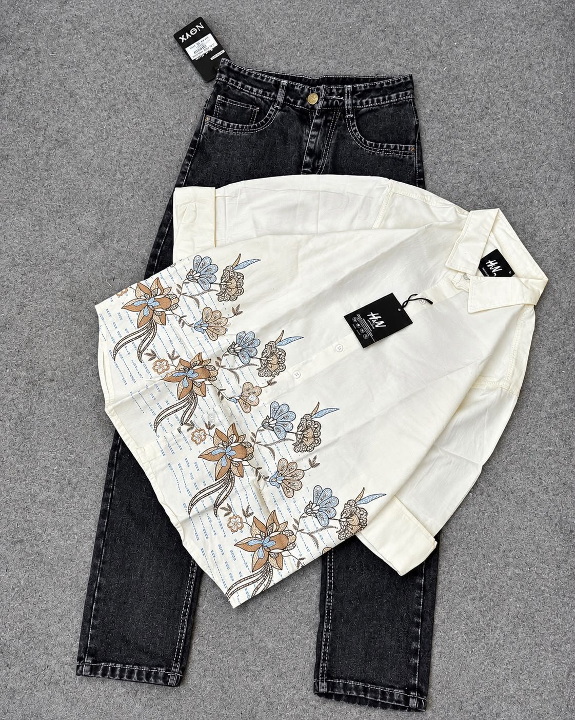 Baggy Shirt & Mom Fit Combo
