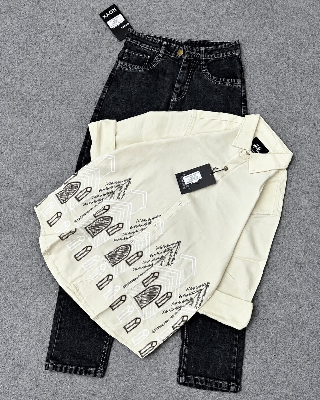 Baggy Shirt & Mom Fit Combo