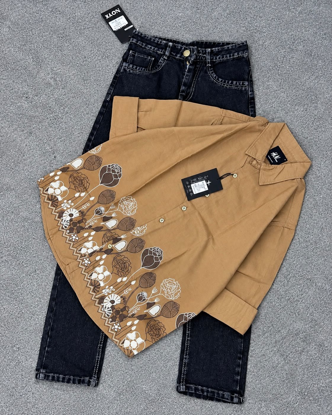 Baggy Shirt & Mom Fit Combo